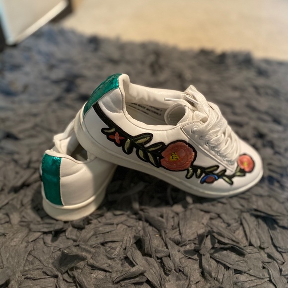 Shoes - Picture 2 of 3